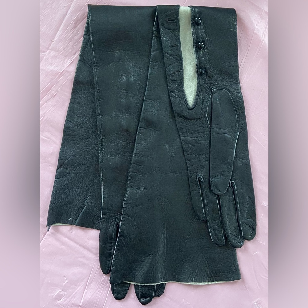 Vintage Italian leather opéra gloves